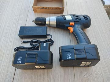 Trapano avvitatore a percussione. Leggere descrizi