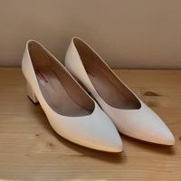 Scarpa elegante bianca con tacco basso