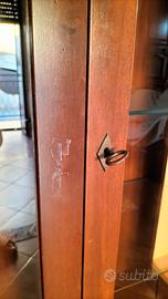 vetrina in legno stile arte povera 