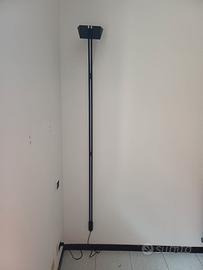 Lampada da terra a stelo moderna di design nero 
