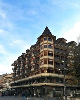 Appartamento di 256 m² con più di 5 locali e box a