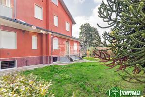 ESCLUSIVA SOLUZIONE DI 110 MQ IN VILLA CON GIARDIN