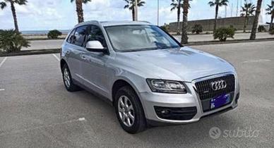 Audi Q5 2.0 grigio argento