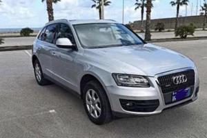 Audi Q5 2.0 grigio argento