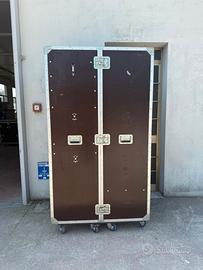 Flight case trasformabile in armadio attrezzato