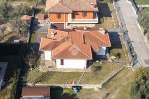 VILLA SINGOLA A PUEGNAGO SUL GARDA