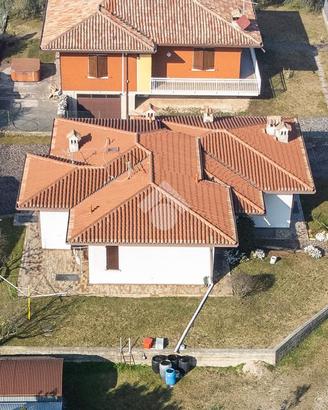 VILLA SINGOLA A PUEGNAGO SUL GARDA