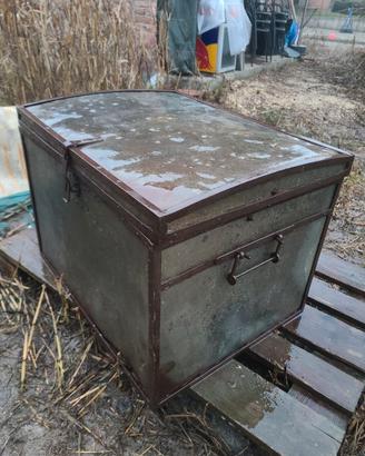 baule in ferro 