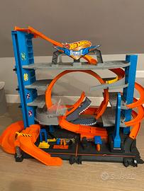 Hot wheels garage