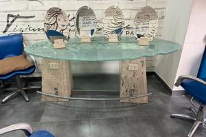 Tavolo da salone di parrucchiere