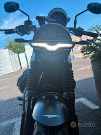 Moto Guzzi V7 Stone