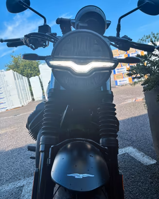 Moto Guzzi V7 Stone