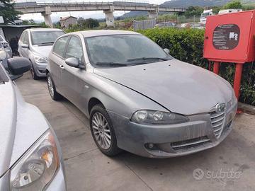 Alfa 147 vettura rottamata per pezzi di ricambio