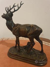 Scultura in bronzo. Cervo di Alfred Dubucand