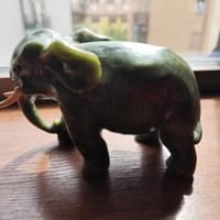 elefante in giada nefrite gr. 610
