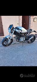 Moto Ducati monster 620