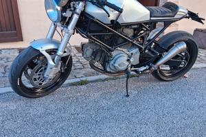 Moto Ducati monster 620