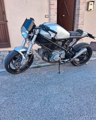 Moto Ducati monster 620
