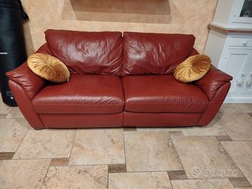 Elegante divano vera pelle