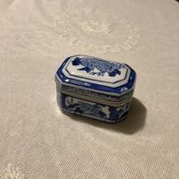 Scatolina in porcellana cinese vintage