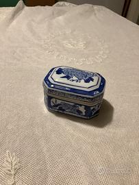 Scatolina in porcellana cinese vintage