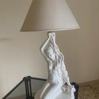 Lampada con base in ceramica corpo femminile
