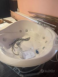 Vasca da bagno idromassaggio