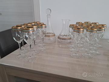 servizio di calici di vino e acqua