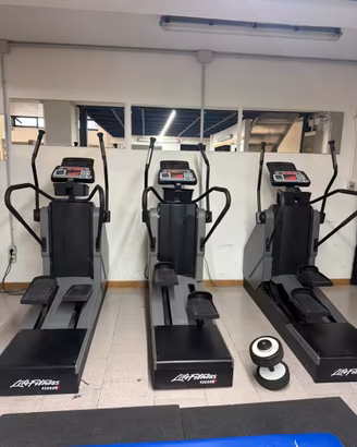 Attrezzati fitness panatta e tecknogym