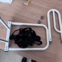 Sponda letto regolabile.