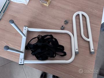 Sponda letto regolabile.