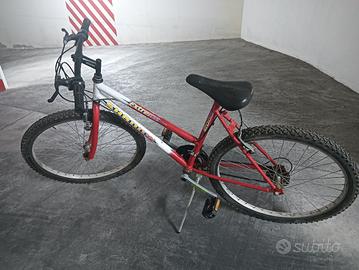 Bicicletta mountain-bike 
