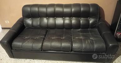 Divano letto pelle nera . Gratis