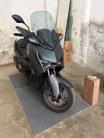 Yamaha XMAX 300 (2024) Sonic Grey 1.800 km