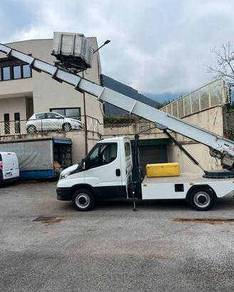 IVECO DAILY 35S14 SCALA MOBILE BOCKER 33,5m