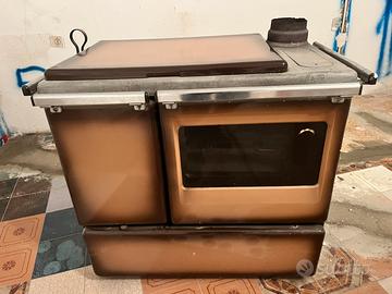Stufa a legna con forno