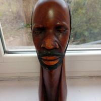 statua africana in legno da esposizione 