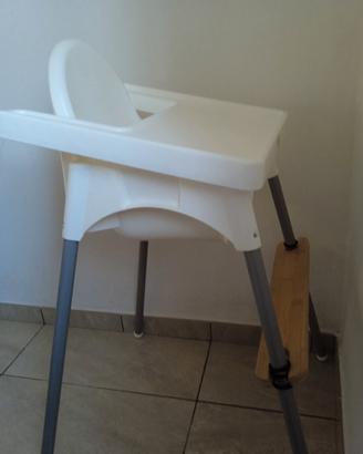 seggiolone Ikea completo di vassoio e poggia piedi