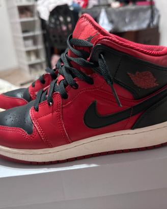 Jordan 1 Mid – rosso scuro e nero – misura 38
