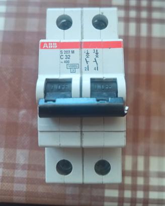 interruttore Magnetotermico 32A