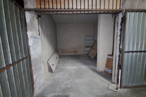 Garage via rifiano 118 Aciacatena