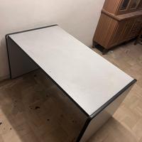 scrivania e credenza 