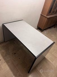 scrivania e credenza 