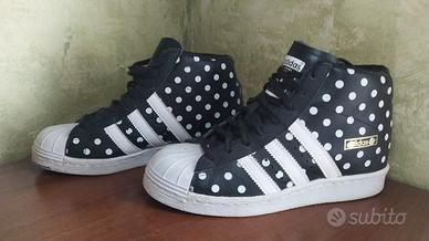 Adidas alte nere a pois bianchi modello Superstar