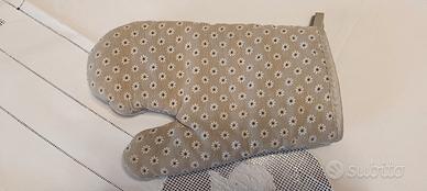 Guanto da forno beige e bianco