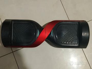 Hoverboard elettrico con casse Bluetooth e luci LE
