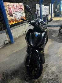 Beverly 400 deep black