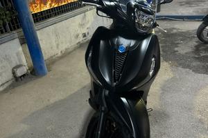 Beverly 400 deep black