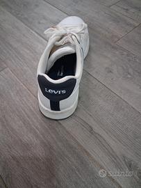 scarpe levis