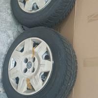 4 Cerchi piu 2 gomme  R  14 fiat punto